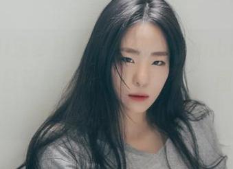 BoLoli菠萝社 – 柳侑绮Sevenbaby在扑克牌日记里化身“典藏卡”，图集中的她让人欲罢不能！