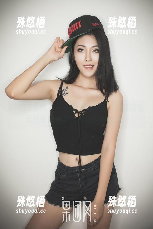 GIRLT果团网-松果儿 GIRLT果团网 - 免费美图举报:熊猫眼也无法抵挡松果儿的连衣裙魅力。