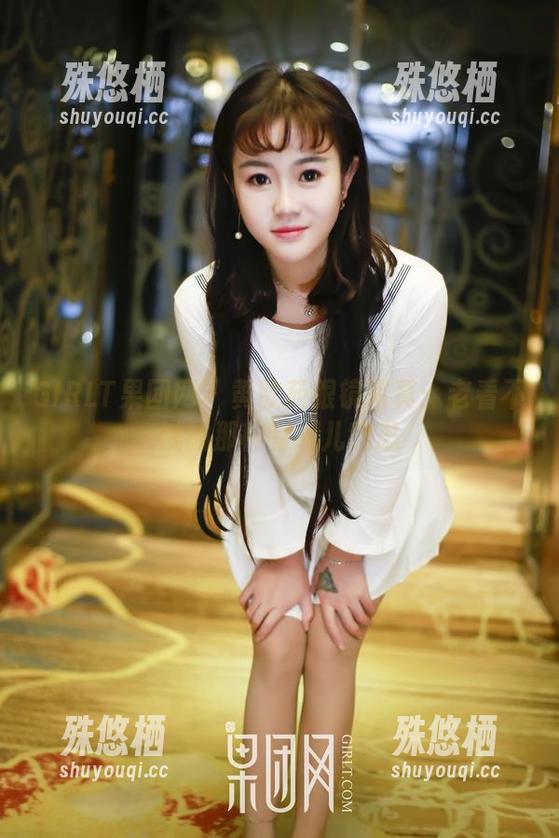 GIRLT果团网-黄歆苑 GIRLT果团网 - 黄歆苑眼镜写真:老看不腻的那种有点儿意思