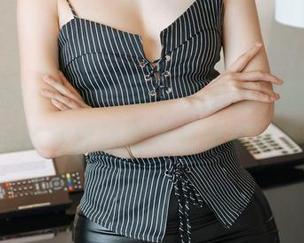 HuaYang花漾 – 穿上裤里丝，绮里嘉ula的写真让我不知该看哪里