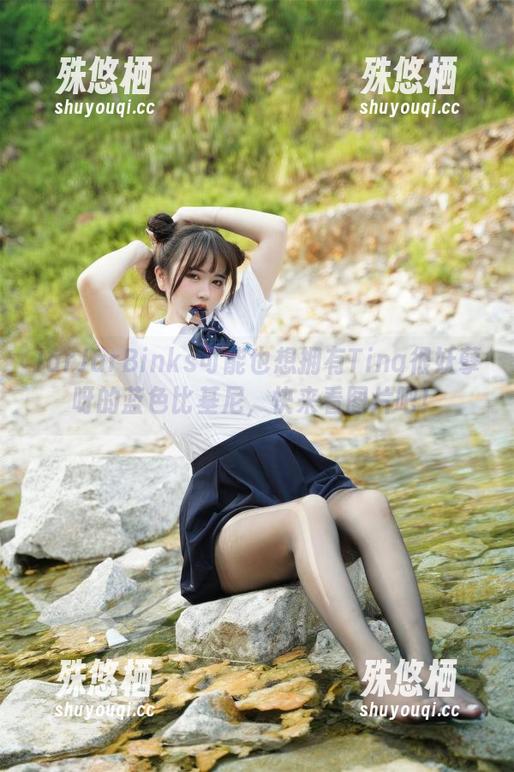JarJarBinks可能也想拥有Tina很妖孽呀的蓝色比基尼，快来看图片吧！