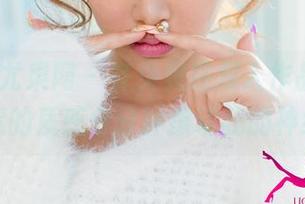 UGirls尤果网 – 齐贝贝在双人作品集里，高清的质感分分钟撩动我的神经！