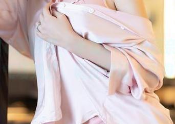 XIAOYU语画界 – 学姐Emily顾奈奈酱，原图里气场如虹，调皮得让人忍俊不禁。