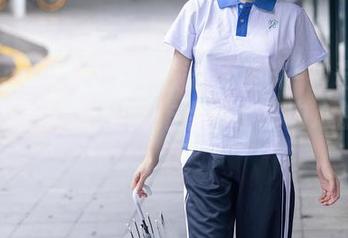 Xiuren秀人网 – 短裙+无圣光=神奇的组合！MOON嘉依之作点亮了我内心的小火花
