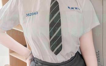 Xiuren秀人网 – 尊敬的阁下，请欣赏伊小七MoMo的礼服高清作品集，非‘贼’勿扰。