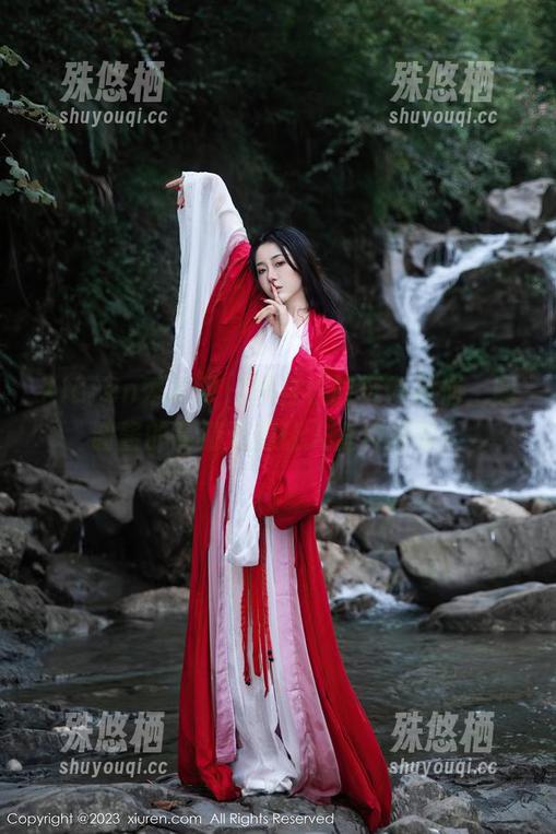 Xiuren秀人网-圆圆酱 Xiuren秀人网 - 黑白也能玩得花俏,圆圆酱的高清资源让人直冲屏幕!