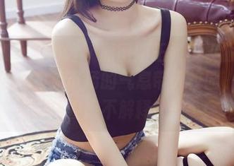 YouWu尤物馆 - 原图版王闵多校服私房,大胆地将菜市场的气息带入校园,自带喜感不解释。