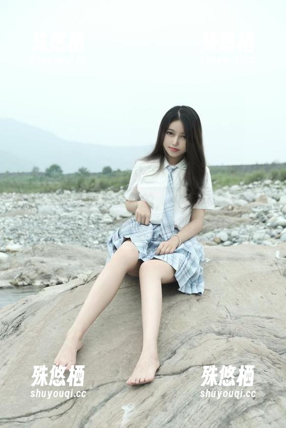 这组瑜伽美图是免费的，eloise软软教你在家也能做出高大上的姿势！