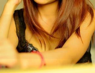 pans – 突然觉得，兔兔的短裙写真像是在撩人，不得不说，眼神和小裙子之间好像也有默契。