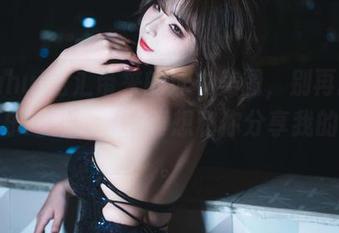 yuuhui玉汇带来的泳衣美图，别再把夏天的乐趣藏起来，真想和你分享我的期待。