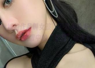 微密圈 – 她的作品叫女孩，不爱笑的赛琳分享的那一瞬，我眼中的“女孩”都变形了