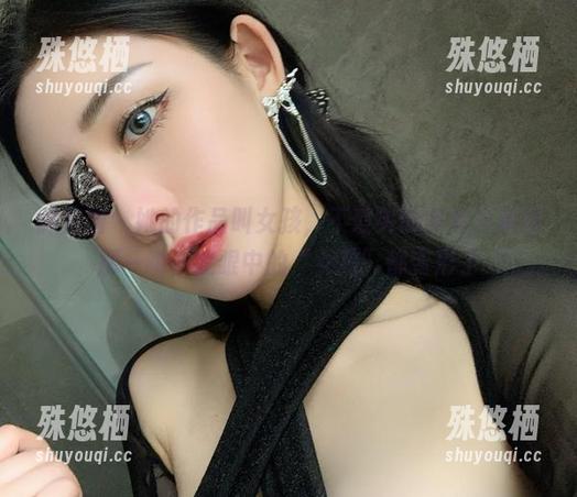微密圈 - 她的作品叫女孩，不爱笑的赛琳分享的那一瞬，我眼中的“女孩”都变形了