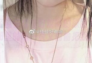 蕾丝的轻盈在佳佳好难啊的原图里随风舞动，图册里的每一页又偷偷把我拉回来。
