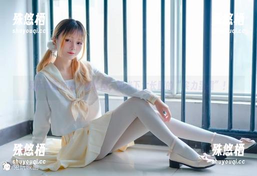 兔玩映画拍的最新套图，阳光下大长腿的“实力显摆”！