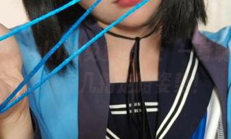 发条少女yoki的免费图册：一身制服，顺便教你几招走路姿势！