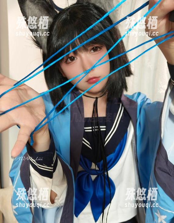 发条少女yoki 发条少女yoki的免费图册:一身制服,顺便教你几招走路姿势!