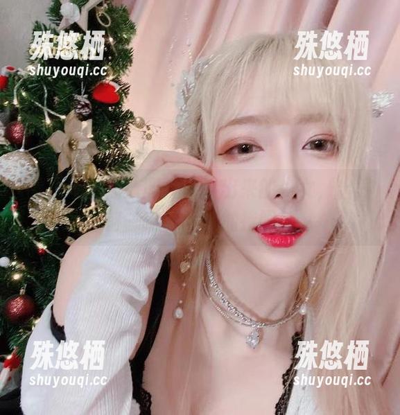 啾小妍就像从图片里走出来的少女，出门前一定有魔法加持吧！