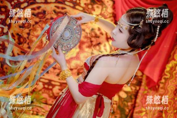 嗷呜虎虎 嗷呜虎虎的兔女郎视角分享,新泽西花园里流动的妩媚。
