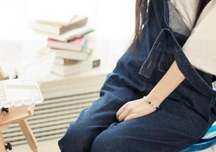 头条女神 - 精选美图:牛仔裤与JennyR,这个搭配…有点撩哦。