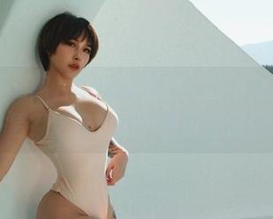 微密圈 – 图片里的宋昱欣，敢不敢对着镜头挑眉？这空姐的气质可是满分啊！