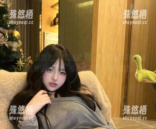 小u优优子 微密圈 - 原图里的圣诞记忆,小u优优子的写真集像雪花般纷纷而落,有种捧不下一样的感觉。