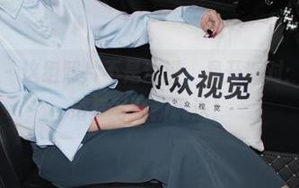 小众视觉 – 这组照片不是洗澡，是开派对：珂老师的浴室写真新玩法！