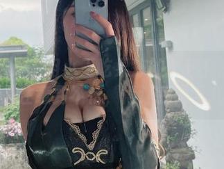 微密圈 – 一组小玉吃果冻的套装私房美图，惹人注意到不行，得让我再瞅几眼！