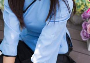 尤果网 – 从COCO可的私房里带回来的原图，女孩的姿态真有趣