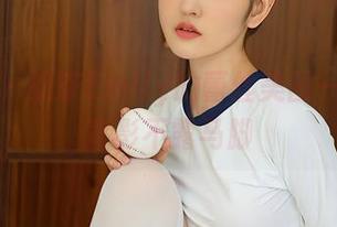 尤蜜荟 – 奶茶Emily的蕾丝美图——透视背影不露马脚
