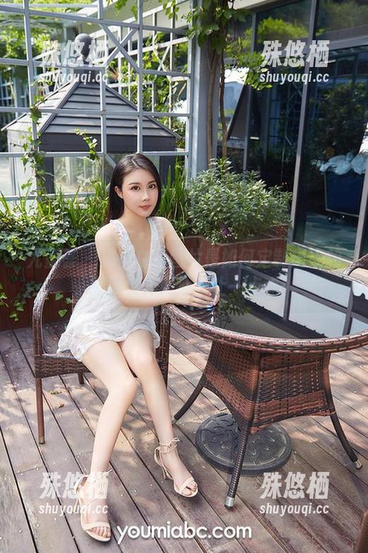 尤蜜荟-娜依灵儿 尤蜜荟 - 这些白裙图片是如何定制出来的,娜依灵儿用心不止一点点!