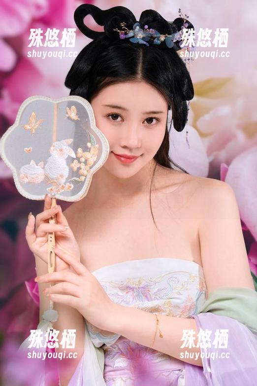 年年Nnian修女作品，给你一种“无圣光也要活得潇洒”的气息！