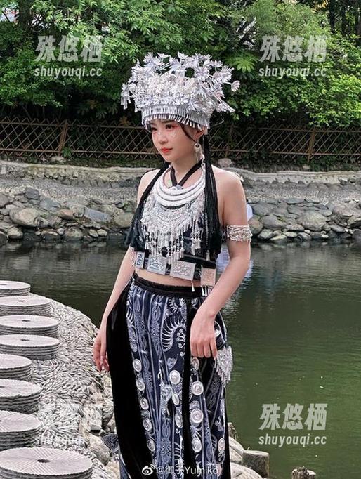 当御子Yumiko遇上毛衣，最新作品集给你一点身材曲线的思考。这波操作太出乎意料了吧！
