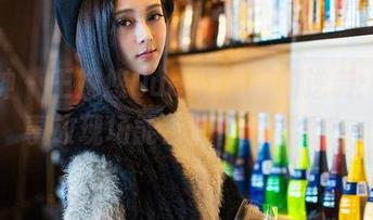 推女神 - 王婉悠Queen短裤的逆袭:美图事故现场能否转化为壁纸?