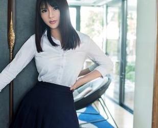 推女郎 – 赵惟依的眼镜＆气质双全，想看更多？下载单图来补充吧！