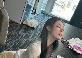 微密圈 – 是小逗逗的礼服搭配：原图美得吓人，图包更加疯狂！