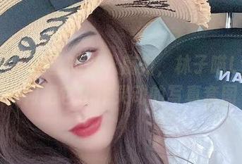 微密圈 – 蕾丝的迷人魔力，林子喵Lynne如何把它化作灵动的写真套图