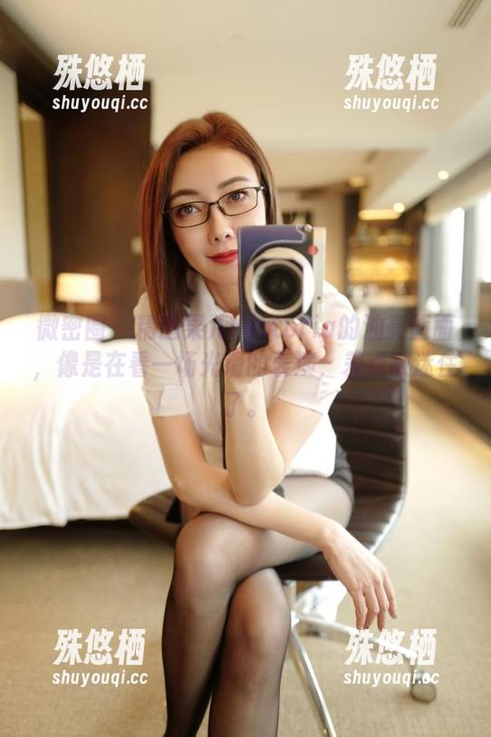 微密圈 - 精选果儿Victoria的油亮画面，像是在看一场光滑的表演，差点被迷住了。