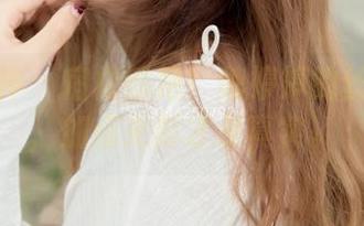 梦丝女神 – 宿楼惊艳！魏婷婷的丝袜诱惑，加点光影才是真实。