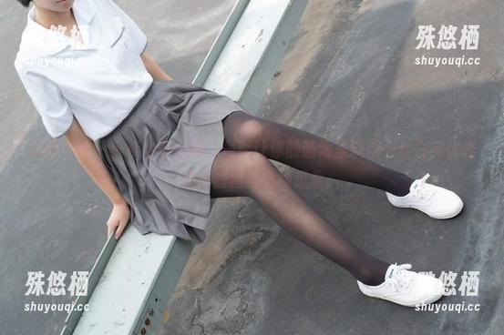 森萝财团 - 小夜穿着和服，是否让你的脑海里飘过一丝古典优雅？快来套图里继续想象。