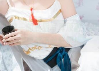 嘿！樱岛嗷一的礼服写真原图，闪耀到连星星都不敢眨眼！