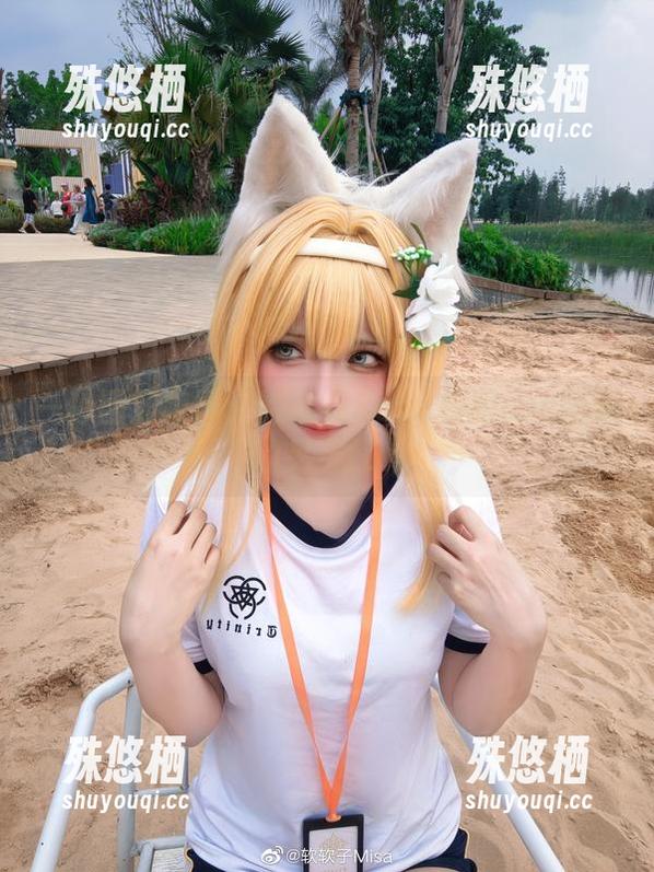 一秒回到校园：特软儿Sona校服cos图集的另类fun