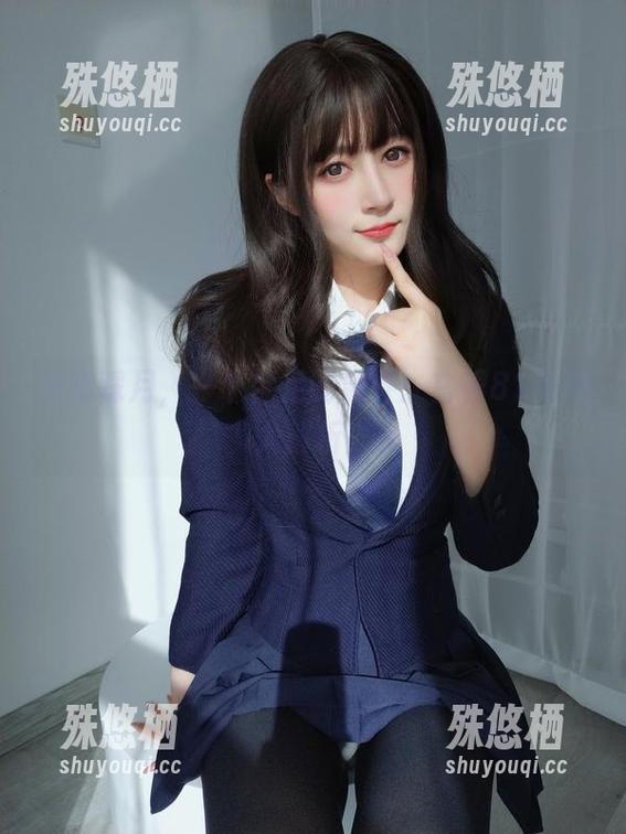 光脚踩月，一个裸足的意外：白银81写真大解析！