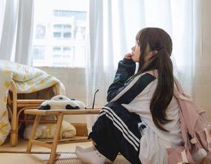 和神沢永莉的粉色格子裙套图相遇，果然还是得小心心脏病。