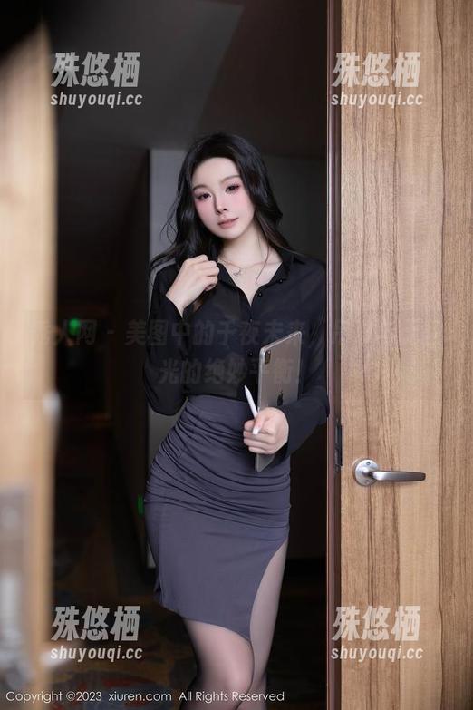 秀人网-千夜未来 秀人网 - 美图中的千夜未来,吊带与无圣光的绝妙平衡!