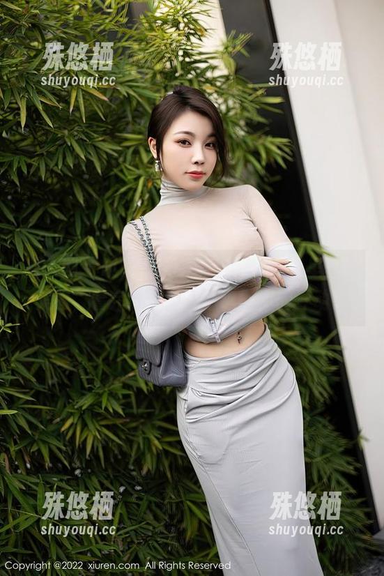 秀人网 - 哎哟，奈奈Fox更新了裤里丝的美图，看完我都有点后退三步的冲动。