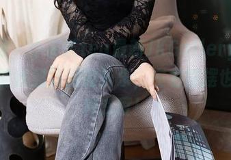 秀人网 – 小茶茶tea最新JKGallery，图片里能找到隐藏的快乐，左右摇摆也是一种态度！