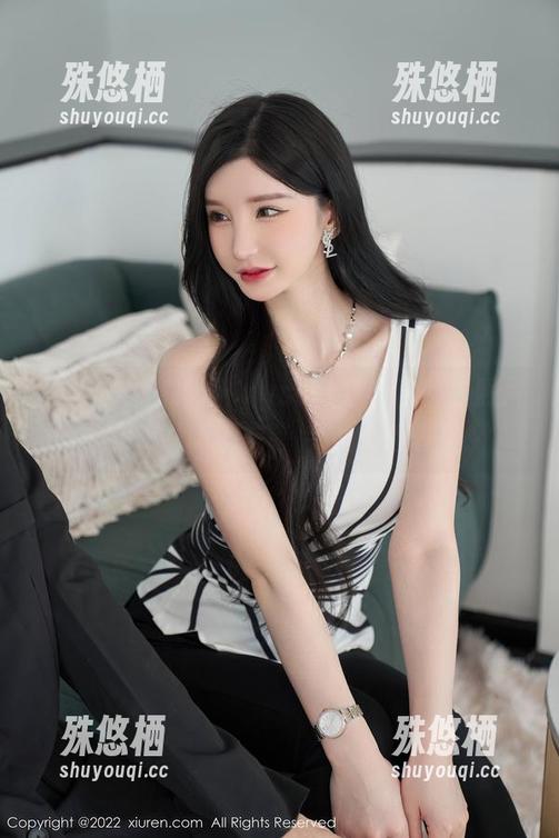秀人网-梓萱Crystal 秀人网 - 当梓萱Crystal穿上和服,照片和时间都在等待她的灵光