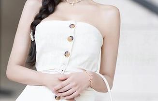 秀人网 – 金小依的享乐与反叛，女神写真图册带你畅游随性与优雅的碰撞。