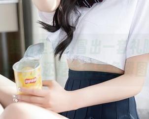 秀人网 – 麦田里突然冒出一套礼服，噗！是我眼花了还是能得到免费图包？