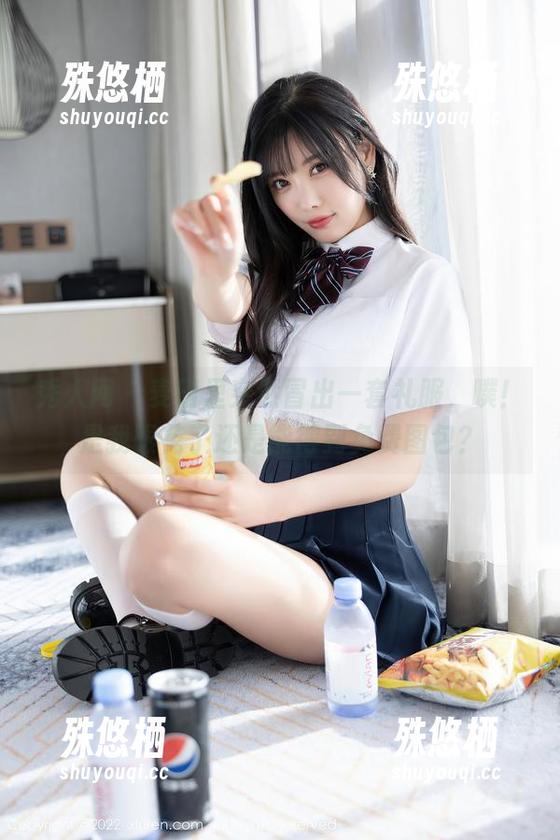 秀人网-麦田 秀人网 - 麦田里突然冒出一套礼服,噗!是我眼花了还是能得到免费图包?